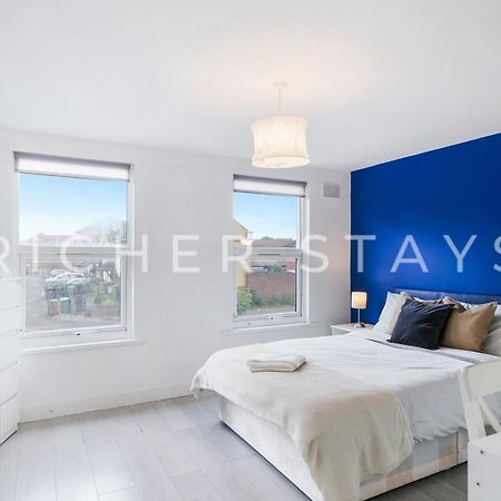 Large Home For Contractors & Families - Garden & Amenities Londen Buitenkant foto