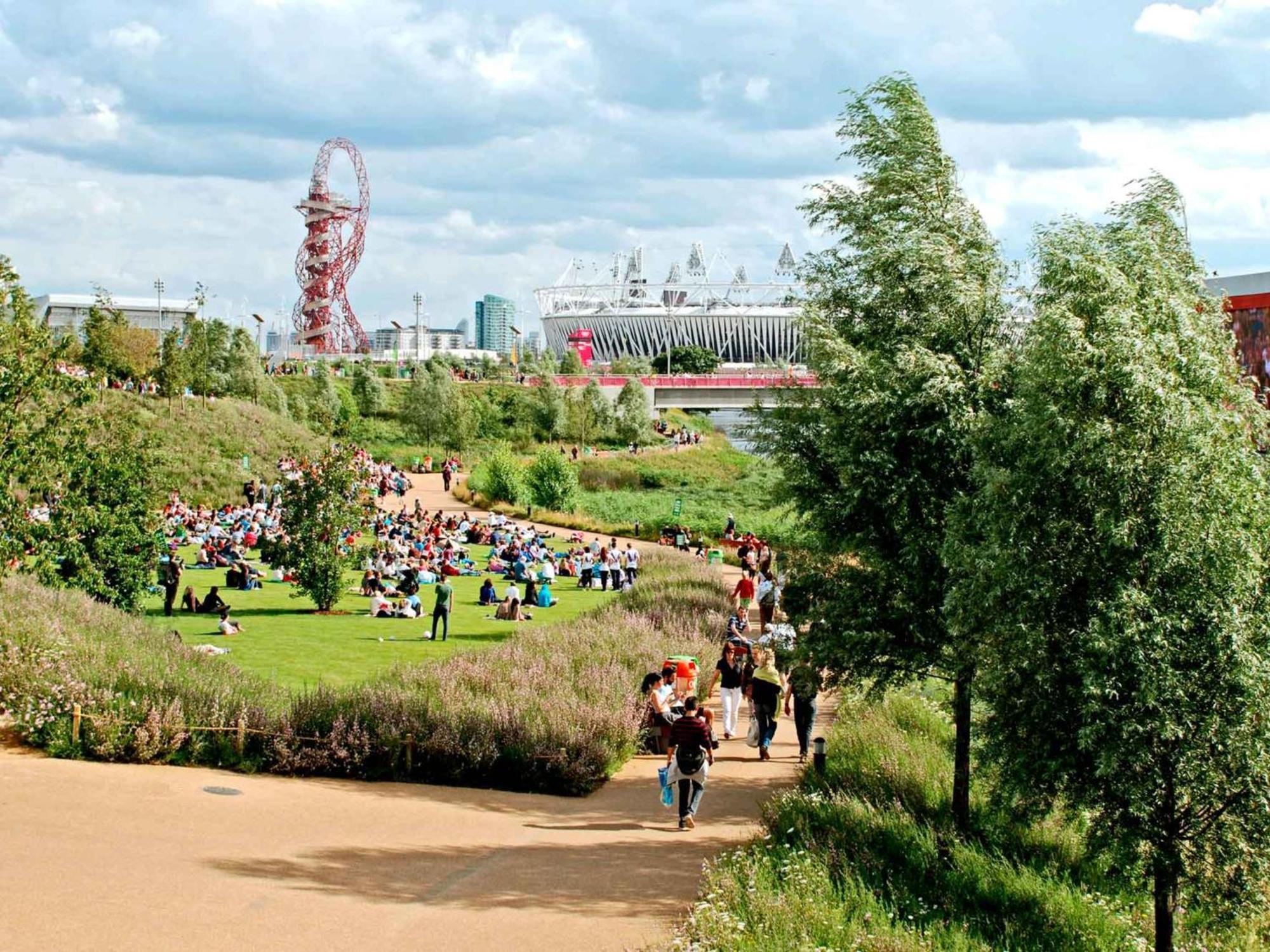 Large Home For Contractors & Families - Garden & Amenities Londen Buitenkant foto