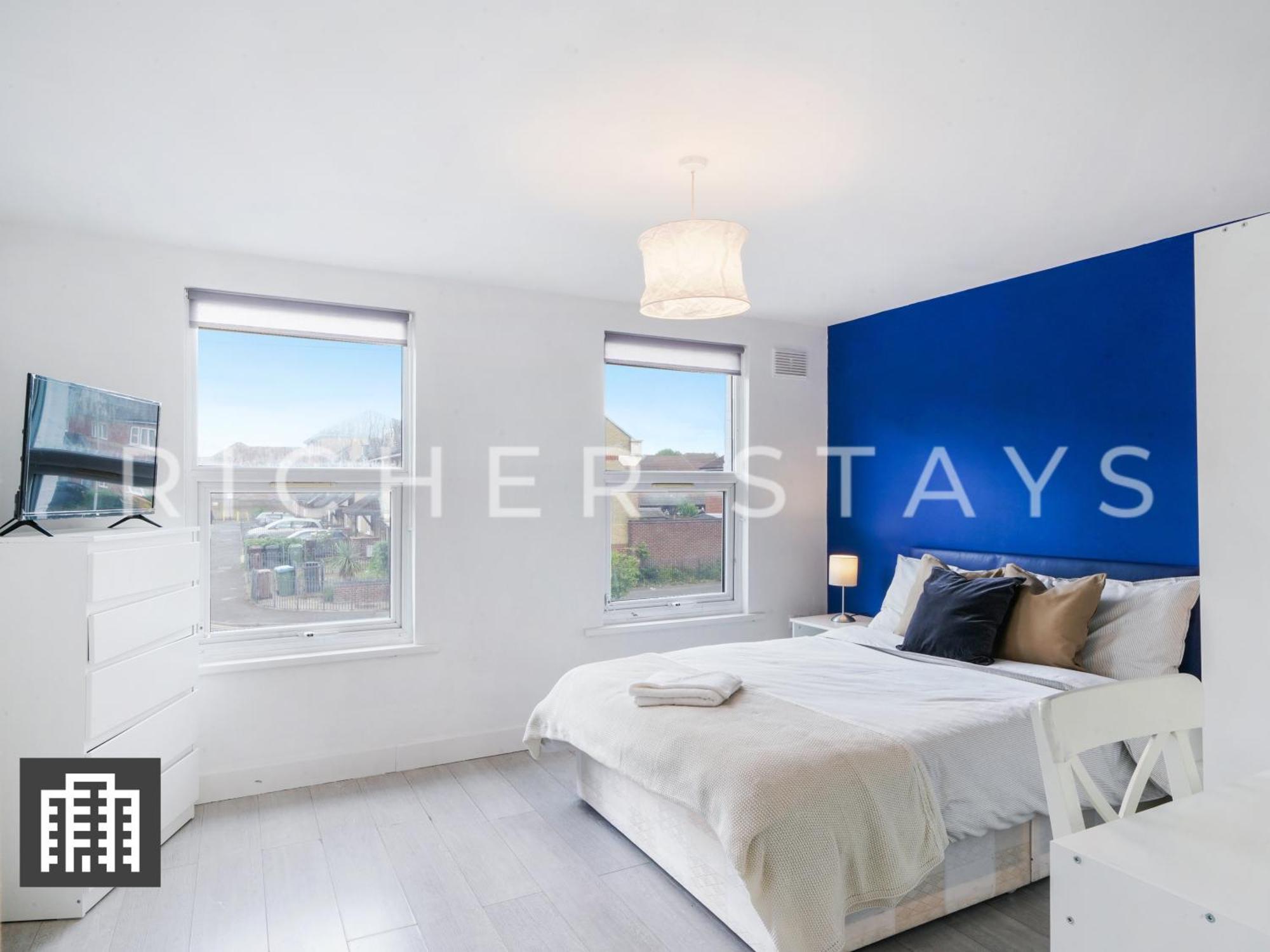 Large Home For Contractors & Families - Garden & Amenities Londen Buitenkant foto