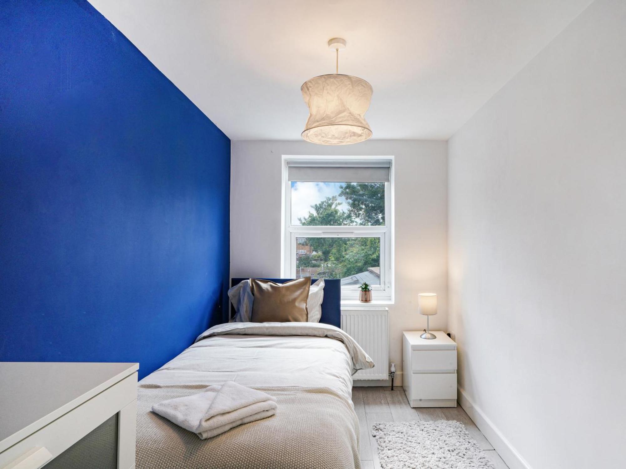 Large Home For Contractors & Families - Garden & Amenities Londen Buitenkant foto